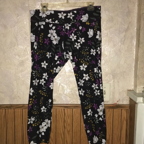 Beautiful multi color floral Calvin Klein Capri pants (XL) - Picture 1 of 8